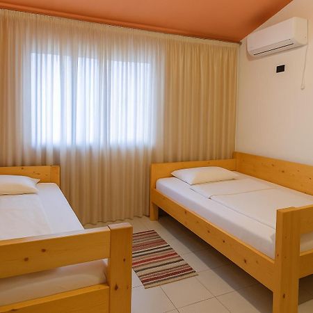 Cozy Big Apartment With Balcony Tirana Exteriör bild