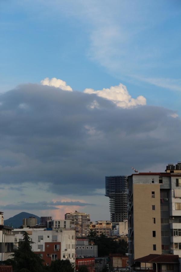 Cozy Big Apartment With Balcony Tirana Exteriör bild