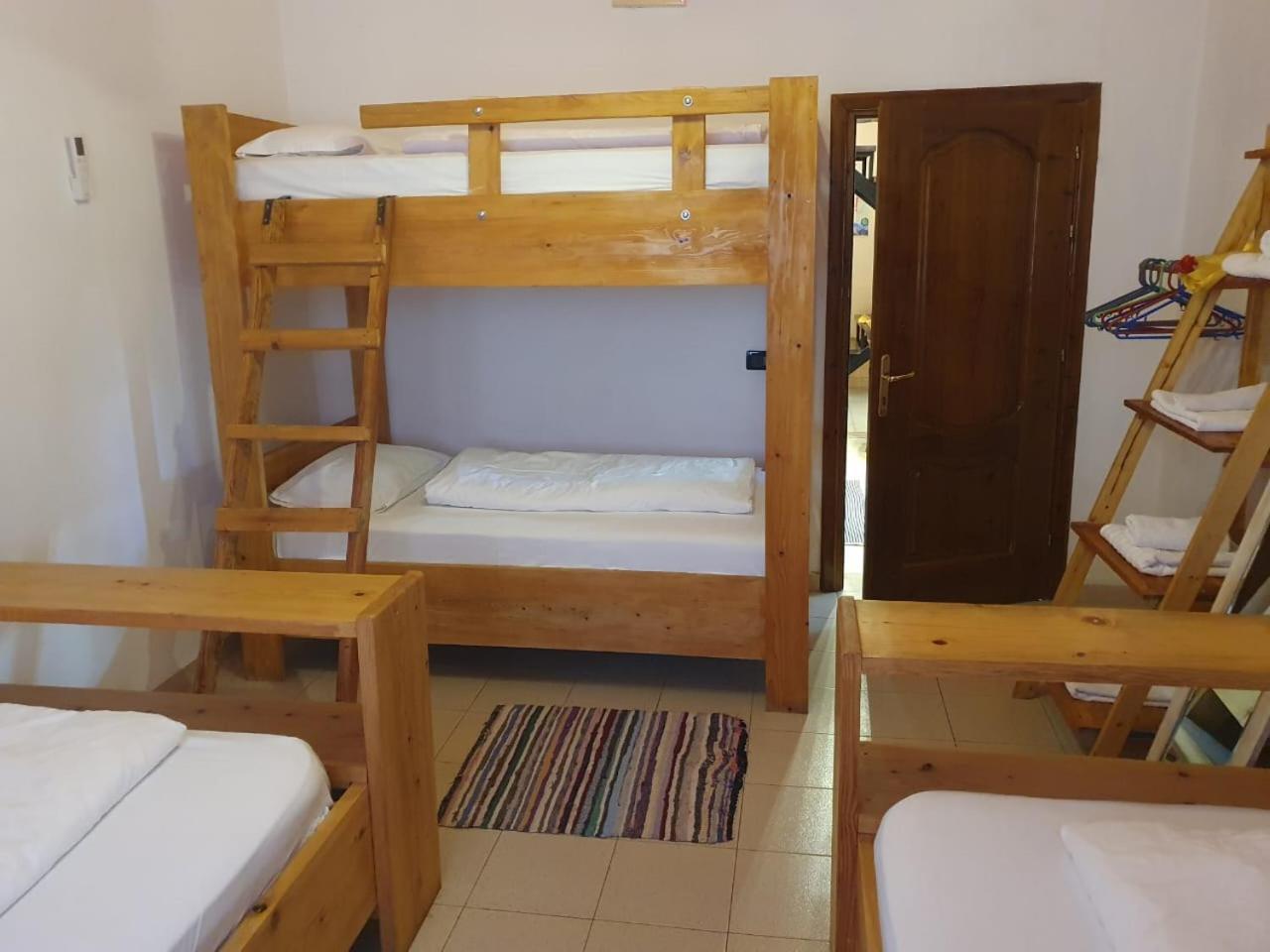 Cozy Big Apartment With Balcony Tirana Exteriör bild