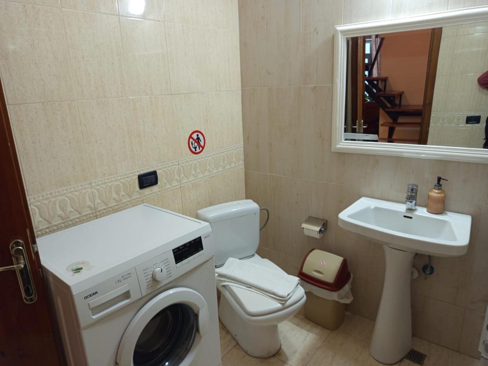 Cozy Big Apartment With Balcony Tirana Exteriör bild