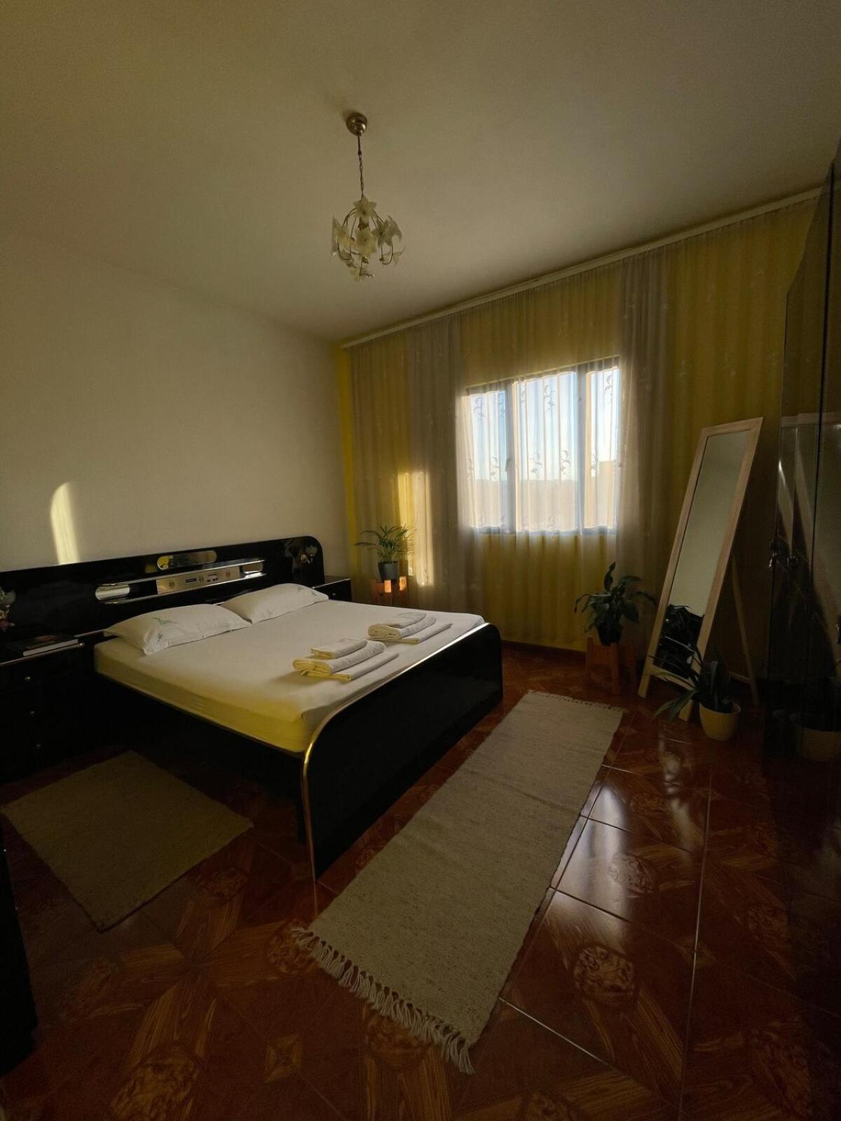 Cozy Big Apartment With Balcony Tirana Exteriör bild