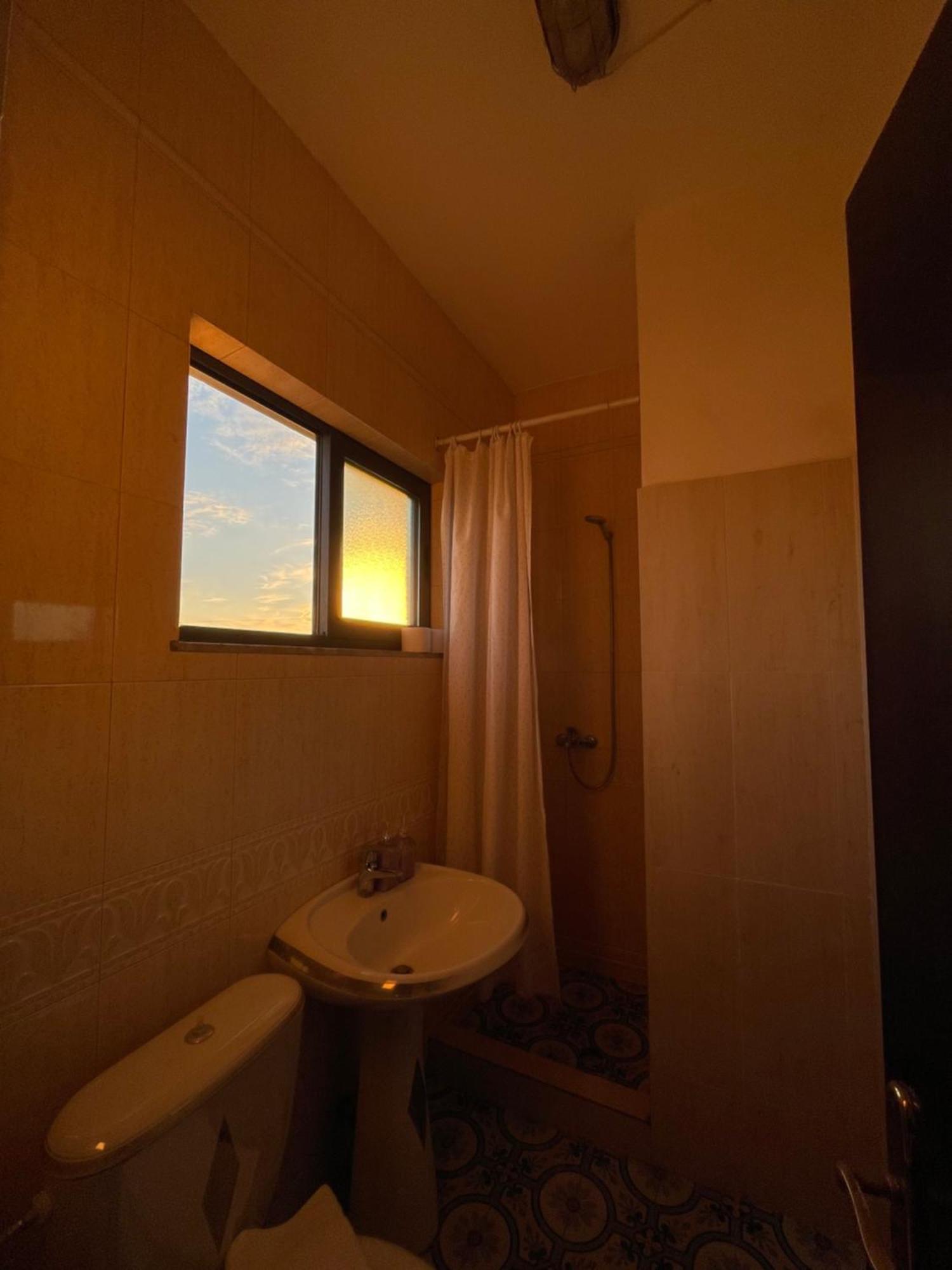 Cozy Big Apartment With Balcony Tirana Exteriör bild