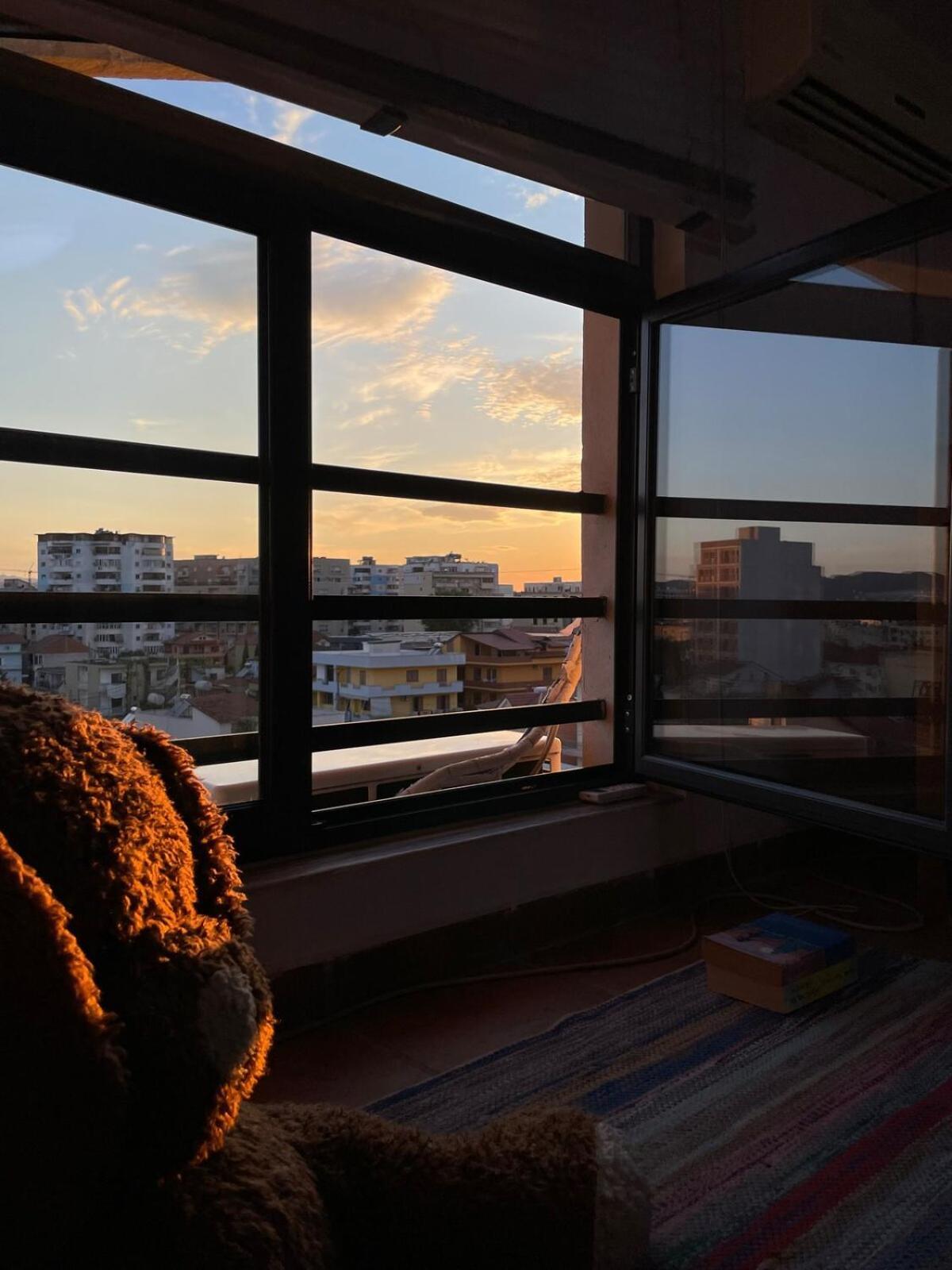 Cozy Big Apartment With Balcony Tirana Exteriör bild