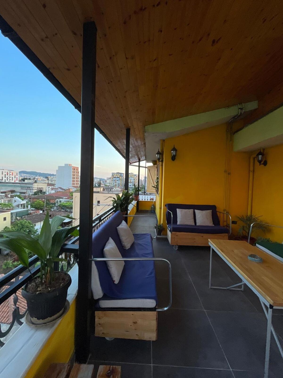 Cozy Big Apartment With Balcony Tirana Exteriör bild