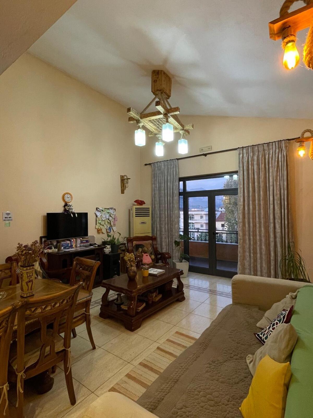 Cozy Big Apartment With Balcony Tirana Exteriör bild